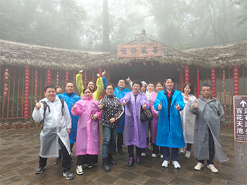 “穿越雨林，勇攀高峰” —— 探秘瓊中百花嶺團建活動